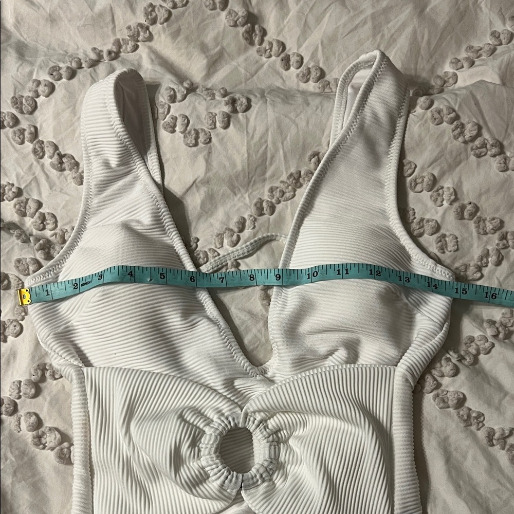 NWT Cupshe White Ribbed One Piece Swimsuit M Sexy Plunge Ring Monokini - Picture 7 of 10